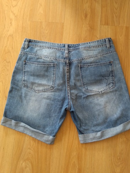 Hushistas shiver in their summer clothes.
