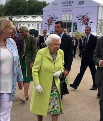 Royal style & gossip: summer is coming, tiaras better be too!