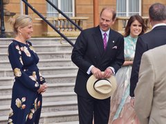Royal style & gossip: down with fleeces and double-breasted suits!