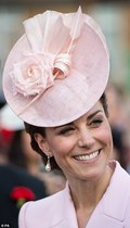 Royal style & gossip: down with fleeces and double-breasted suits!