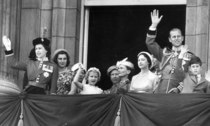 Royal style & gossip: summer is coming, tiaras better be too!