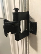 How to operate this latch? Night time in new Airbnb and can’t lock door!