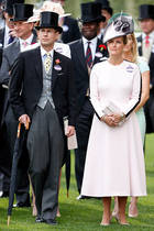 Royal style & gossip: down with fleeces and double-breasted suits!