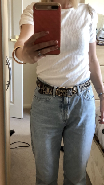 Which body shape suits mom jeans?
