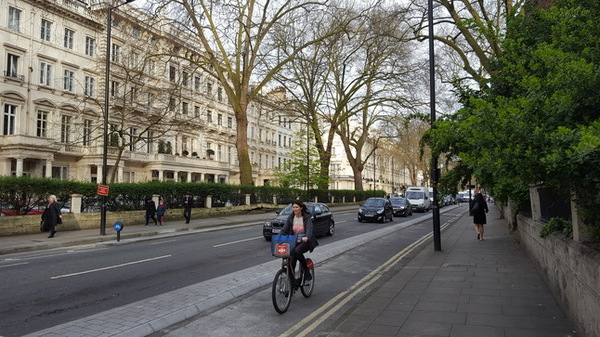 Why don’t some cyclists use the designated cycling lanes?