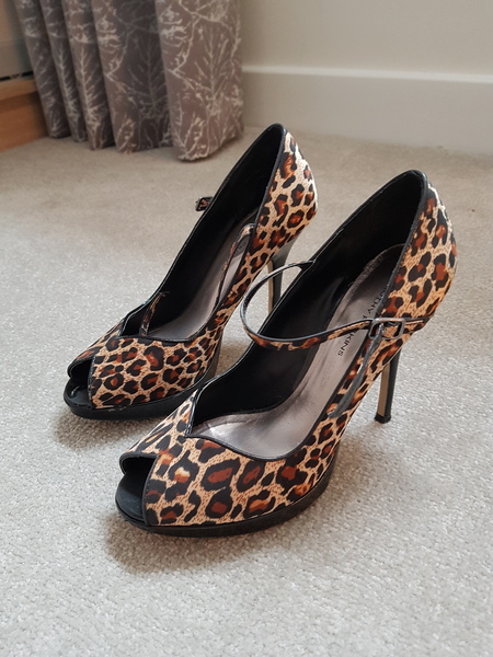 Advice on matching shoes with outfit!
