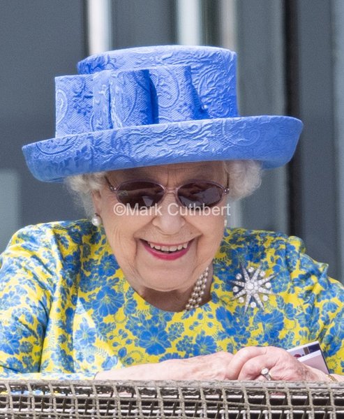 Royal style & gossip: down with fleeces and double-breasted suits!