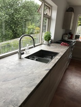 Les Parisiennes des Mamansnet: See life in pink, but do not wear it!