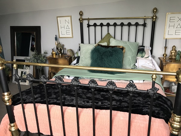 To think the most ppl don’t decorate their beds??!!