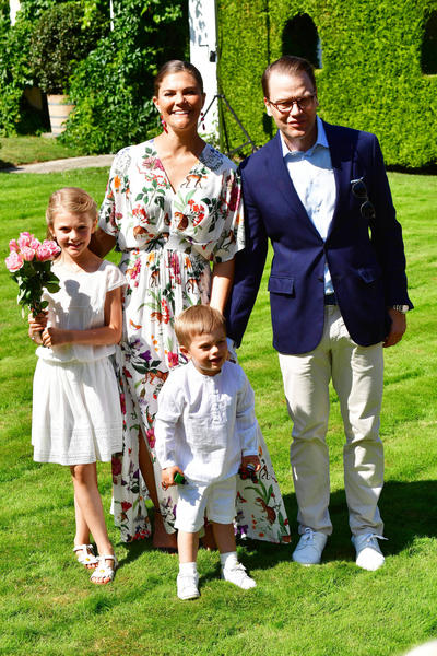 Royal style and gossip: photo calls and tennis balls