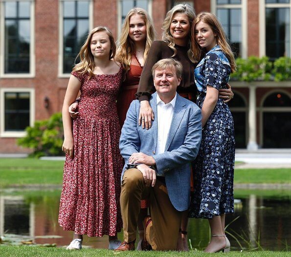 Royal style and gossip: From foundation to Foundations...