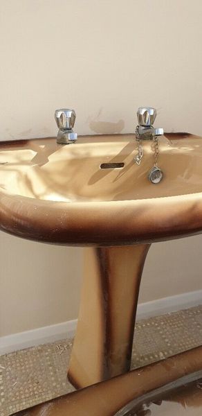 It's a property one... what colour bathroom...