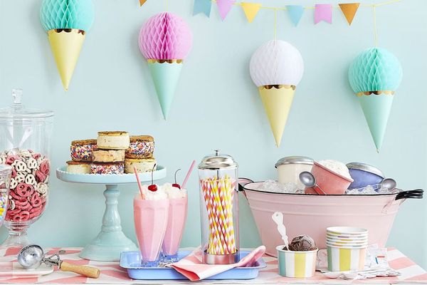 Calling all kitsch dinner party planners