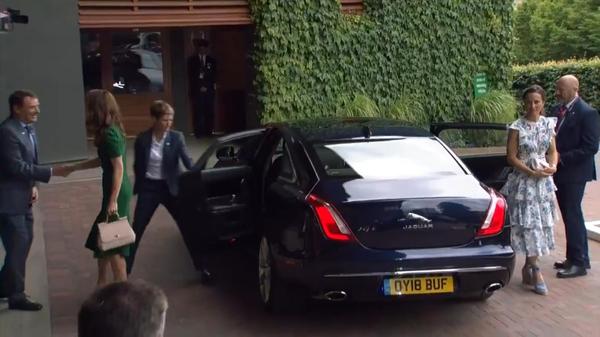 Royal style and gossip: photo calls and tennis balls