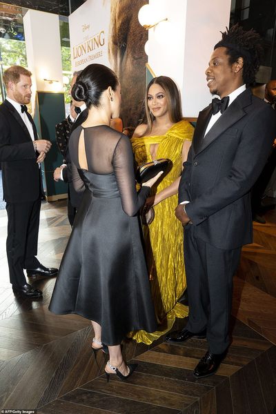 Royal style and gossip: photo calls and tennis balls