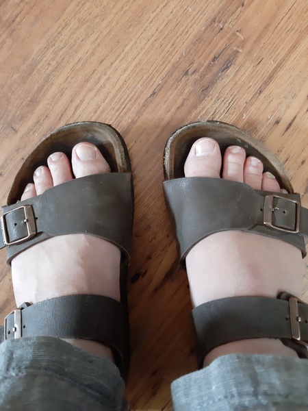 Is it ok to have unpainted toenails?