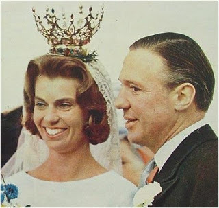 Royal style and gossip: From foundation to Foundations...
