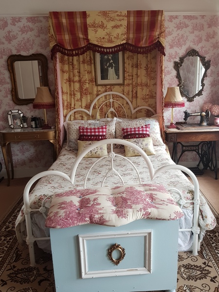 To think the most ppl don’t decorate their beds??!!