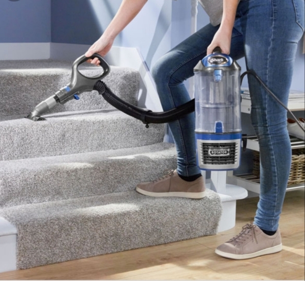 Have you had your vacuum cleaner for more than 2 years? Do you have a pet? If so, can you tell me what it is please?