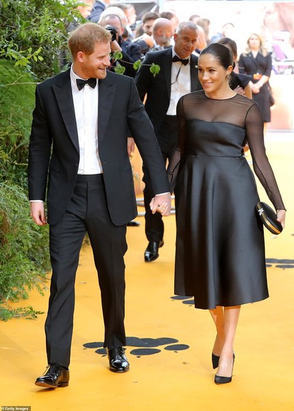 Royal style and gossip: photo calls and tennis balls