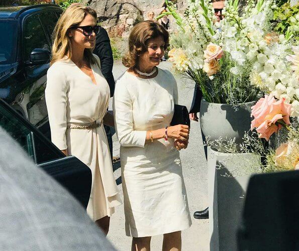 Royal style and gossip: From foundation to Foundations...