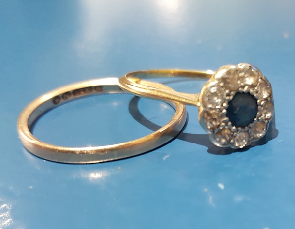 Ring to go alongside wedding band