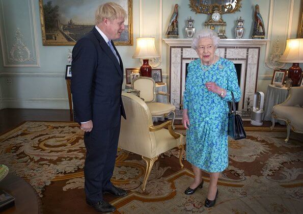 Royal style and gossip: From foundation to Foundations...