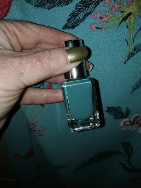 What colour of nails would look better?