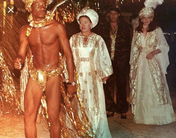 Royal style and gossip: From foundation to Foundations...