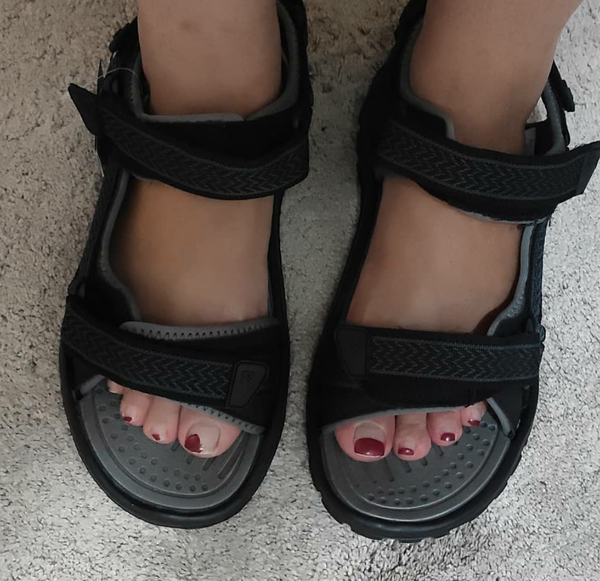 Please help me find extra wide men's sandals for DS (12)