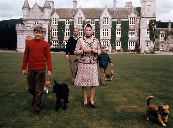 Royal style and gossip: From foundation to Foundations...