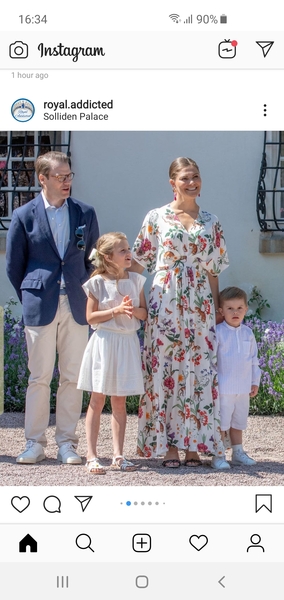 Royal style and gossip: photo calls and tennis balls
