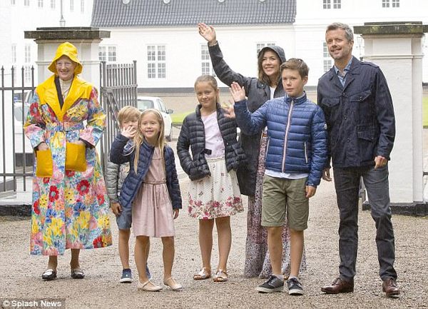 Royal style and gossip: photo calls and tennis balls
