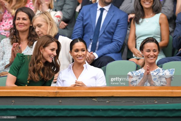 Royal style and gossip: photo calls and tennis balls