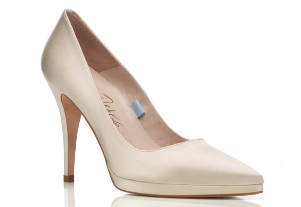 What colour is 'champagne'?