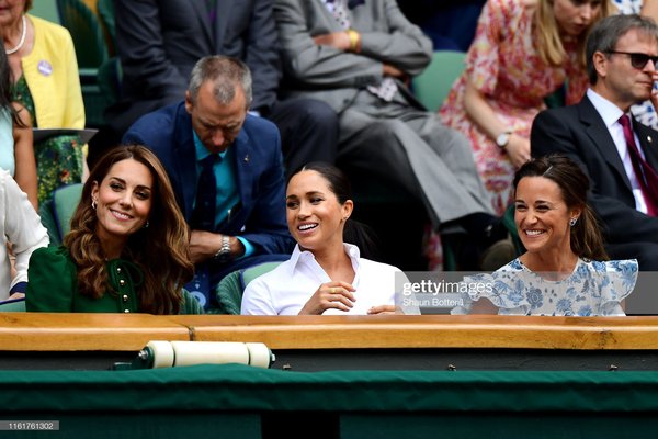 Royal style and gossip: photo calls and tennis balls