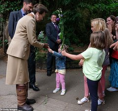 Royal style and gossip: From foundation to Foundations...