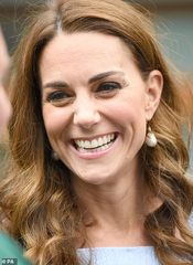 Royal style and gossip: photo calls and tennis balls