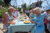 Royal style and gossip: photo calls and tennis balls