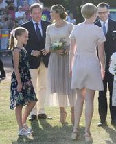Royal style and gossip: photo calls and tennis balls