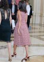 Royal style and gossip: From foundation to Foundations...