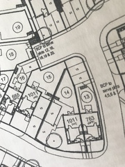 Is it legal for a house builder to not put footpaths in a new estate?