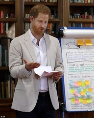 Royal style and gossip: From foundation to Foundations...