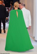 Royal style and gossip: From foundation to Foundations...