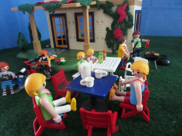 It's the summer holiday season for the Playmobil people in our house...