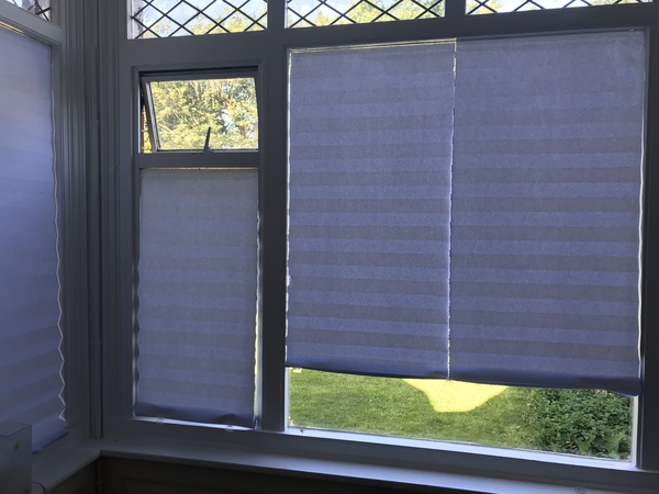 How do I blackout a cotbed?