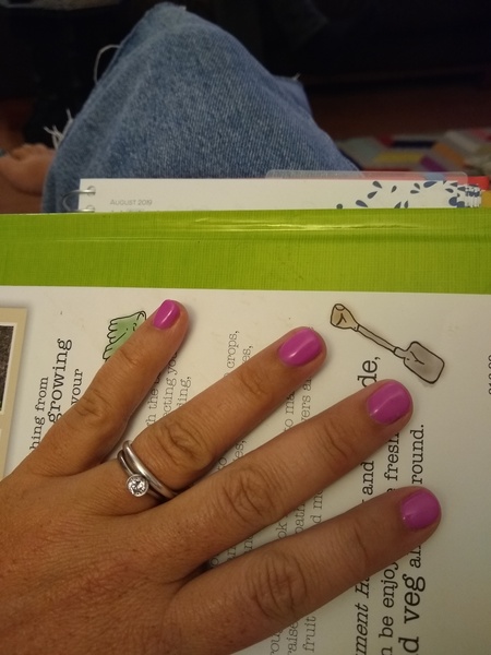Which colour for nails are popular?!