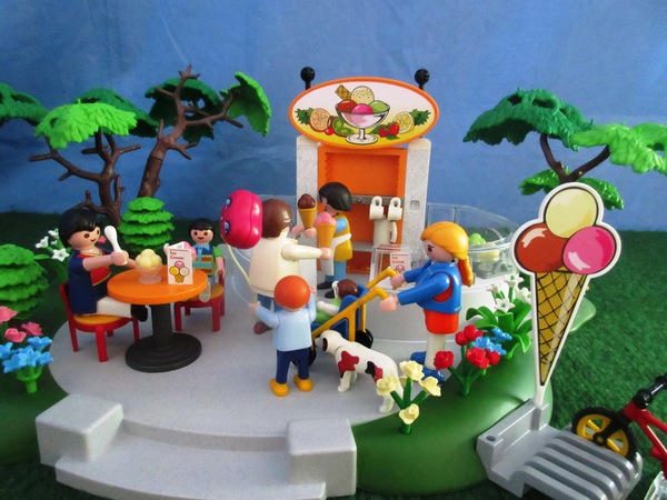 It's the summer holiday season for the Playmobil people in our house...