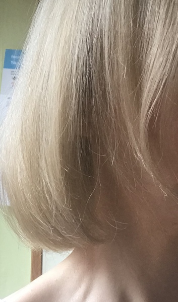 Can touching your hair a lot cause breakage?