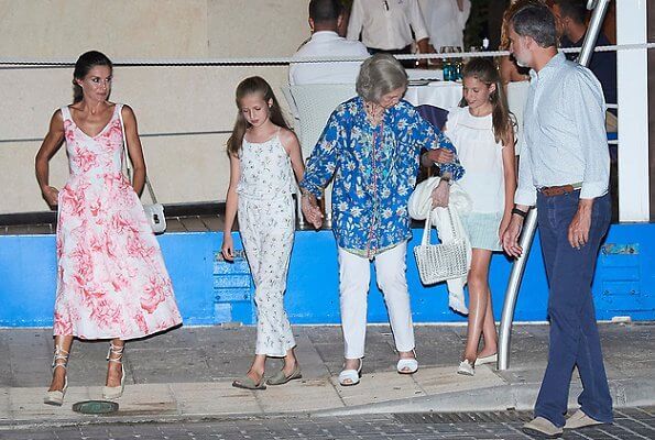 Royal style & gossip: Breton stripes and skinny jeans...